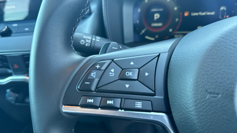 Nissan Juke 1.0 DiG-T N-Connecta 5dr DCT Petrol Hatchback